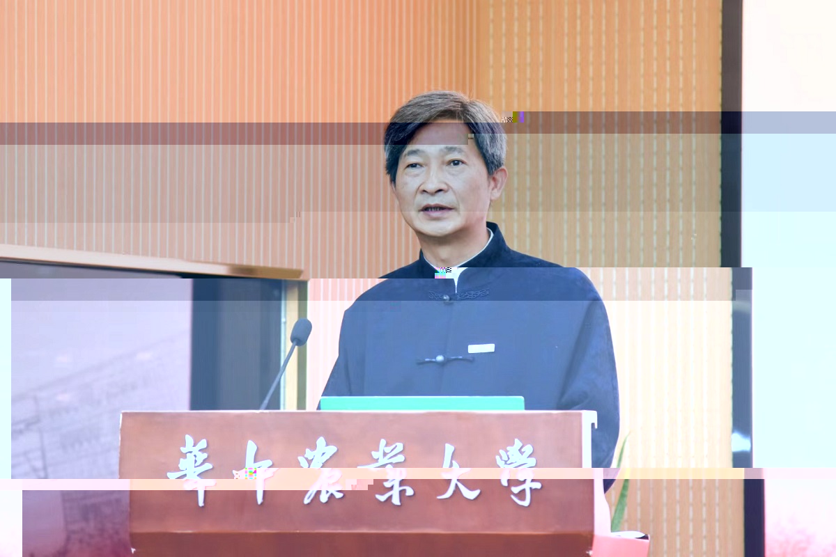 校黨委書記高翅緻辭（記者 蔣朝常 攝）