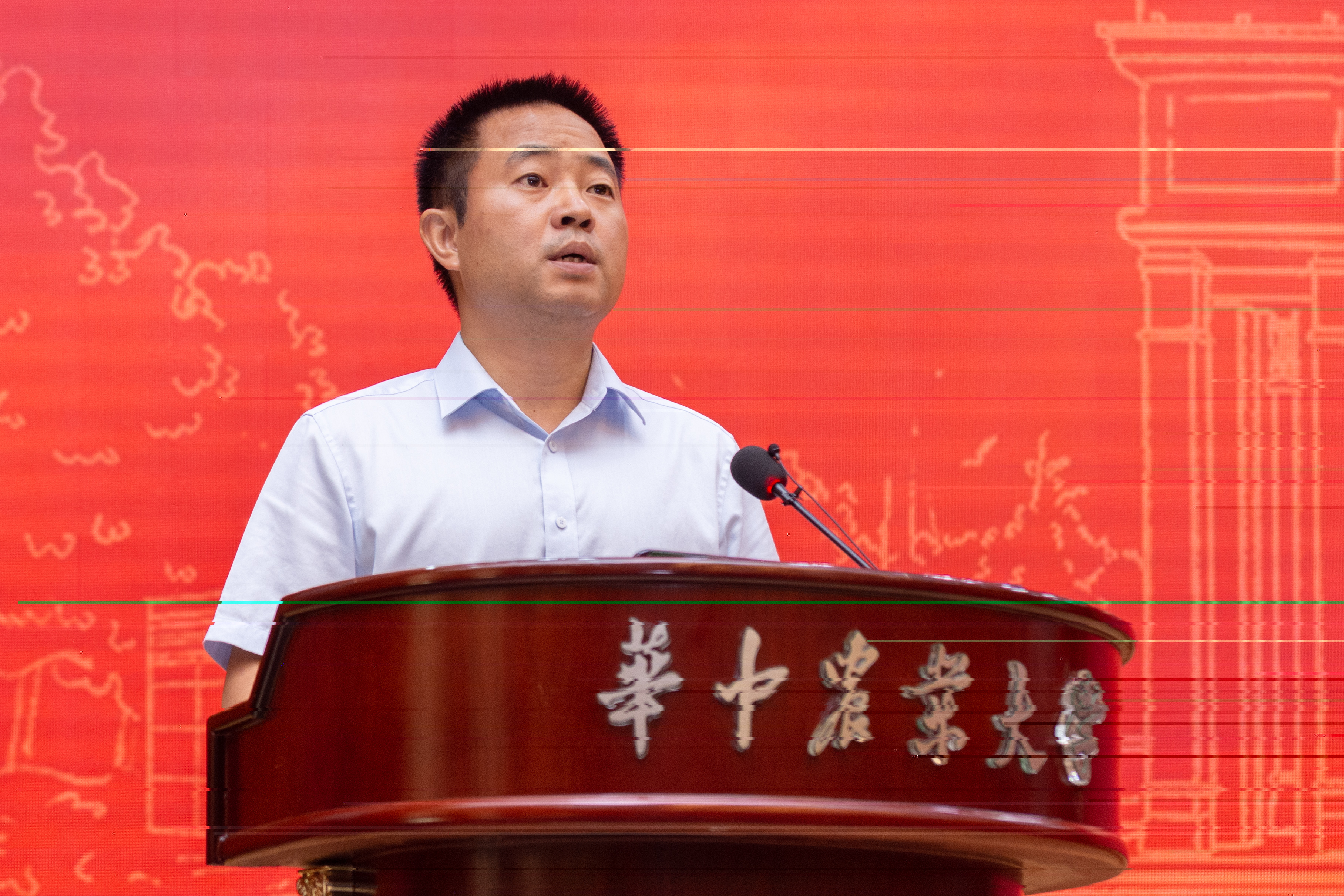 張宏榮彙報分論壇2情況（彭雨格 攝）
